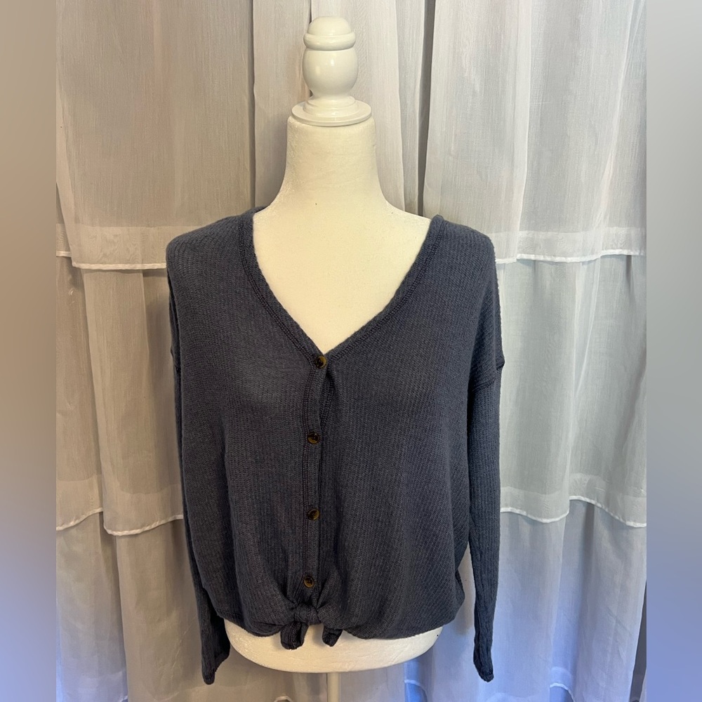 American eagle. Extra large. Blue sweater tie in front.